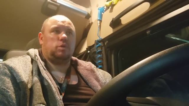 Приехал на выгрузку, но не пустили. Спасаю выходные, лечу ночью без сна. Час нытья))