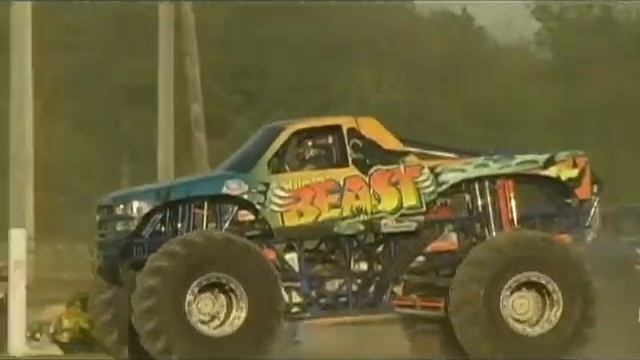 Part 2 of 9: O'Reilly Auto Parts Spring 4-Wheel Jamboree Nationals '10 - Lima, OH смотреть онлайн