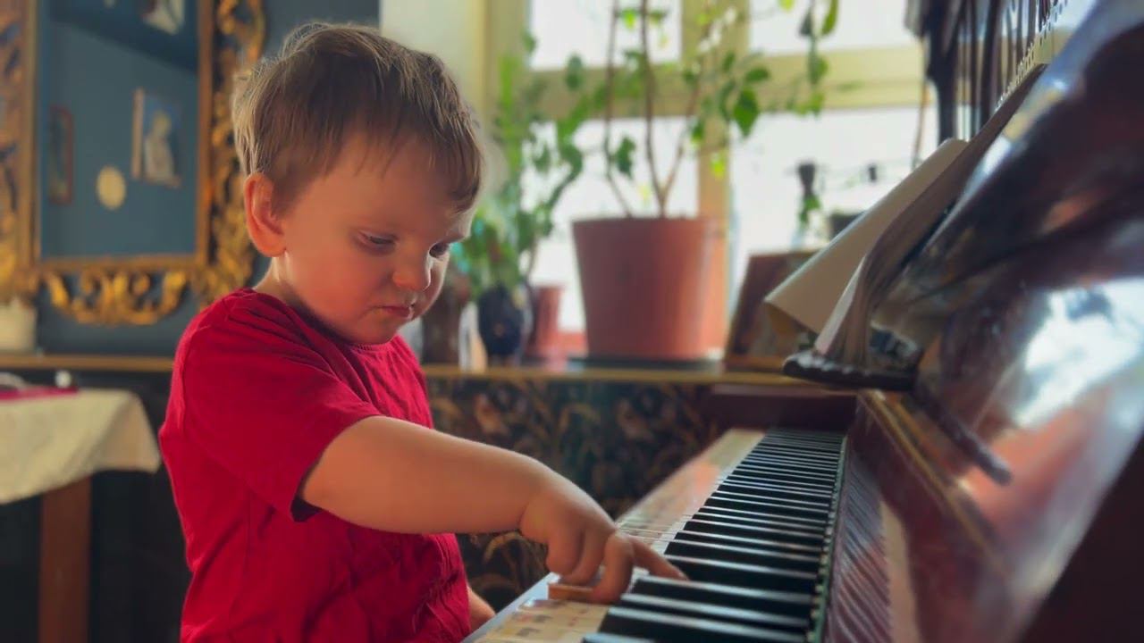 Gavriil Is Working - Гаврилушка трудится