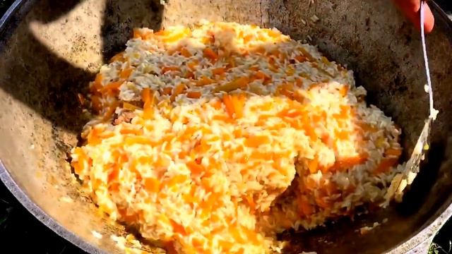 НАСТОЯЩИЙ УЗБЕКСКИЙ ПЛОВ В КАЗАНЕ НА КОСТРЕ смотреть онлайн