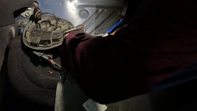 Volkswagen Jetta 1.4 Turbo 2016 замена топливного насоса.