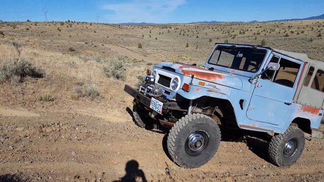 1970 Toyota FJ40 Idling Up Hill