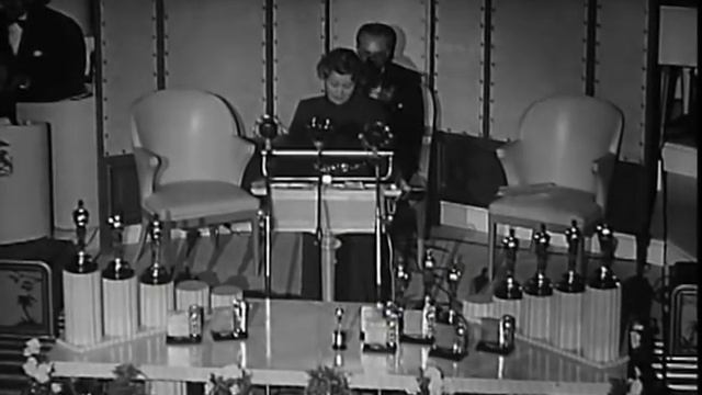 Hattie McDaniel winning Best Supporting Actress: 12th Oscars (1940) смотреть онлайн