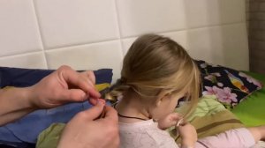 Влог ПАПА и ДОЧКА Как папе заплести косичку дочке перед сном и не сойти с ума