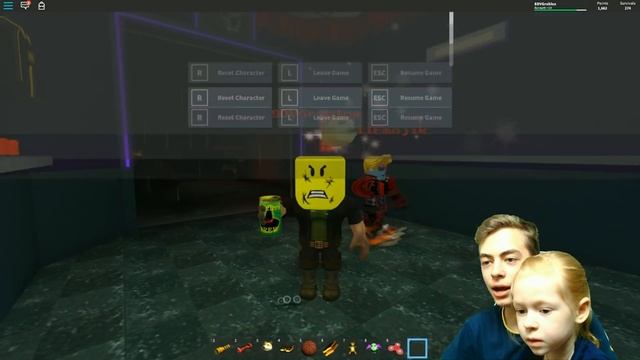 СТРАННЫЙ ЛИФТ В РОБЛОКС БАБУЛЯ GRANNY ПРОТИВ ВОЛКА НАШЛИ АРТЕФАКТ В ИГРЕ ROBLOX elevator смотреть онлайн