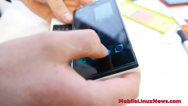 Jolla at MWC14 Showing off their TOH Prototype Keyboard смотреть онлайн