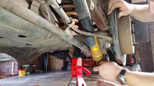 Prado 120 Adventures Ep7: Rear Shock Absorber Upgrade смотреть онлайн