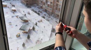 Как установить и снять сетку «Антикошка»