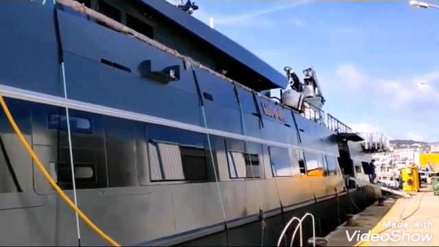 El Catamarán Hodor, en el muelle de Burela смотреть онлайн