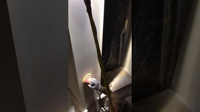 Шкурка стен эркерной конструкции арбитальной шлифмашинкой yokiji 150 под лампу Лосева смотреть онлайн