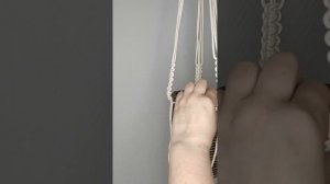 Кашпо макраме с плетеной корзиной