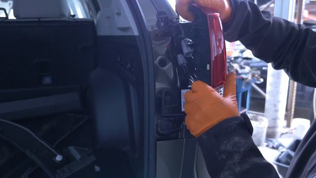 How To Remove and Replace a Tail Light - 2019 Subaru Forester смотреть онлайн