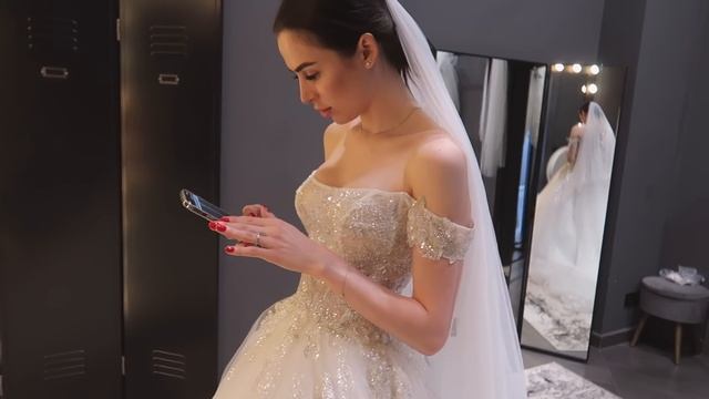 КАК ВЫБИРАЛИ СВАДЕБНОЕ ПЛАТЬЕ И КОСТЮМ ЖЕНИХА смотреть онлайн