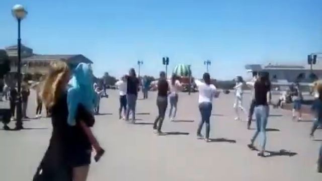 Мамочки Астрахани!!! Танцуют все смотреть онлайн