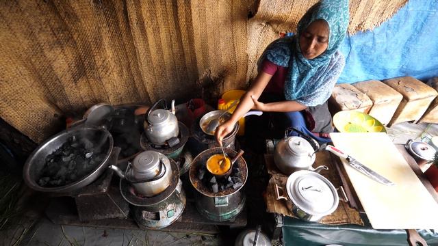 The Ultimate ETHIOPIAN FOOD TOUR - Street Food and Restaurants in Addis Ababa, Ethiopia! смотреть онлайн