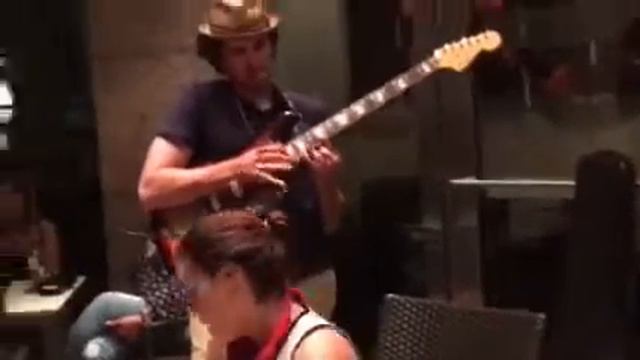 Dax Mafesi Fender Bass VI Solo 'Ayo' Live at Arsht Center смотреть онлайн