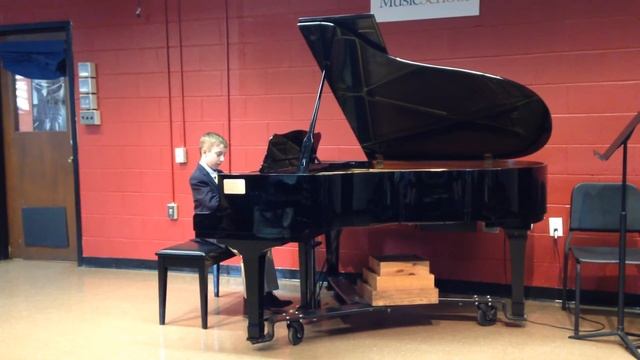 Gavin Palmer plays the Tarantella from Prokofiev's Music for Children. смотреть онлайн