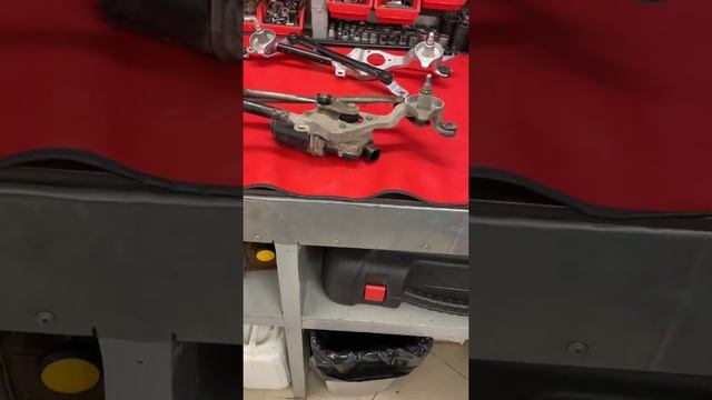 Кия Рио. Замена трапеции дворников и мойка ДВС. смотреть онлайн