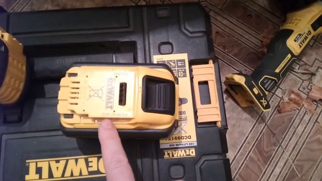 Аккумулятор DEWALT XR FLEX VOLT 12AH 18-54v. Смотрите Чтобы небыли старые. смотреть онлайн