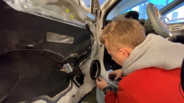 Как установить динамики своими руками | Замена колонок 16см в машине смотреть онлайн