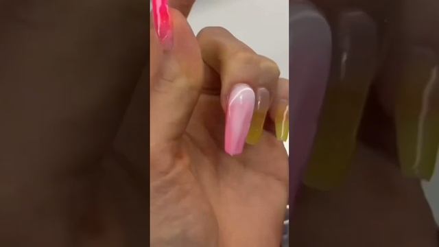БРОСИЛА ИЗ ЗА МАНИКЮРА #история #маникюр #маникюрпошагово #реакция #длинныеногти #семья #дизайн смотреть онлайн