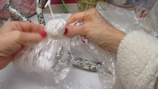 DIY Wreath Making White On White Christmas Wreath French Horn Decoupage смотреть онлайн