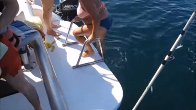 Морская рыбалка в Сочи на яхте и катере тел 89890898081 смотреть онлайн