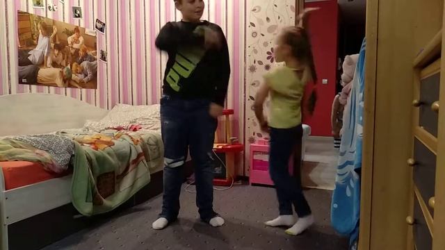 Мы танцуем в опа гамна стайл музыка на английском Опа гангам стайл это крутой танец и очень реальны смотреть онлайн