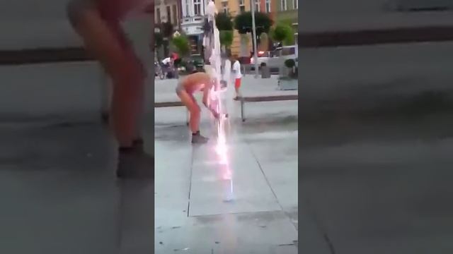Kąpiel w centrum miasta Brodnica смотреть онлайн