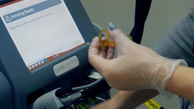 Подготовка аппарата к сеансу лазерной эпиляции: александритов лазер Candela Gentlelase Pro смотреть онлайн