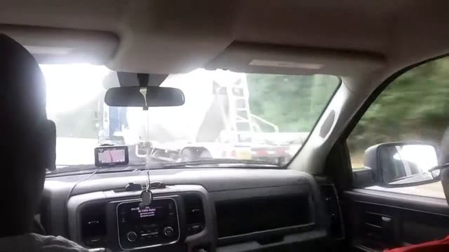 Volvo VNL 610 and Freightliner Columbia 120 tanker truck смотреть онлайн