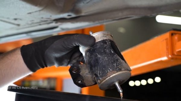 Wie AUDI A6 C5 Avant Kraftstofffilter wechseln [AUTODOC TUTORIAL]