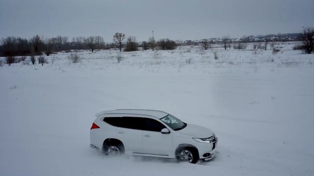 Mitsubishi Pajero Sport 3 по снегу 2022 смотреть онлайн