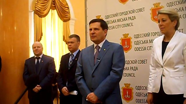 Костусев отказывается отвечать на вопросы журналистов смотреть онлайн