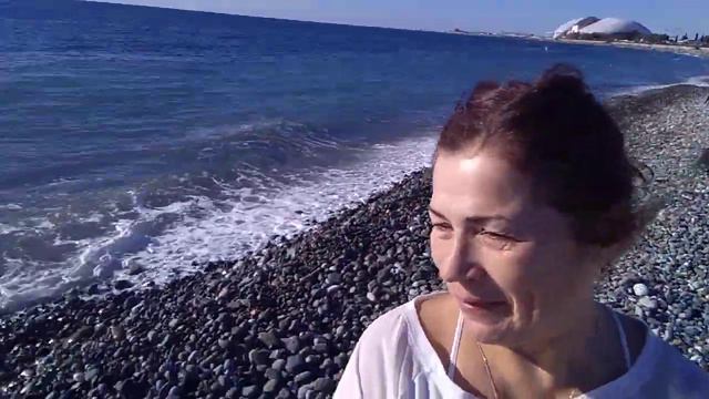 Сочи, пляж в декабре))) Летите в Сочи🌅🏝️, тут тепло, если не хотите мёрзнуть на новый год 29.12 20🤣 смотреть онлайн