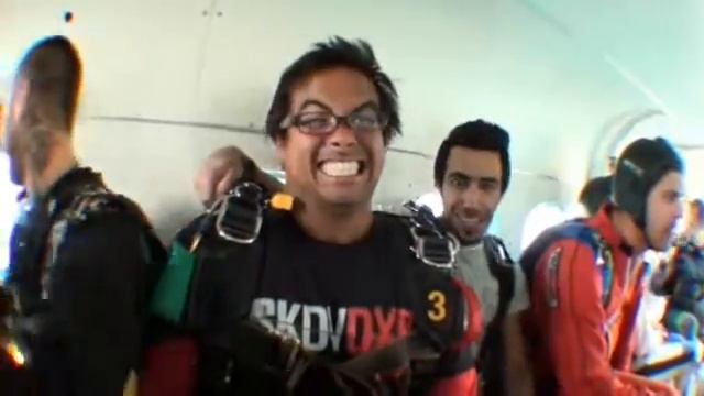Skydive Dubai - Jan 2012 - Meshal - My 1st Jump смотреть онлайн
