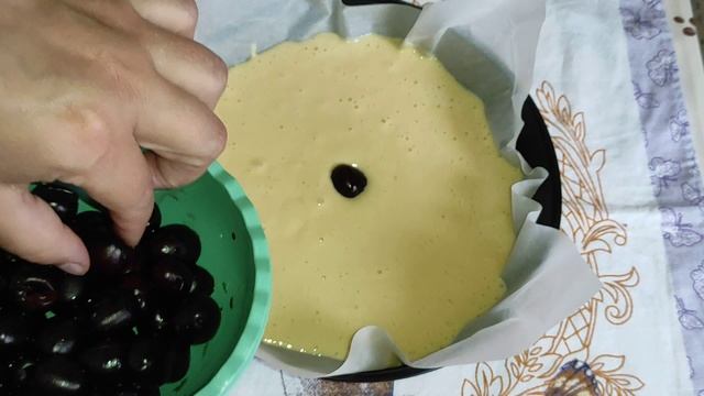 Шарлотка с черешней - рецепт просто пальчики оближешь!
Шарлотка с черешней - рецепт просто пальчики