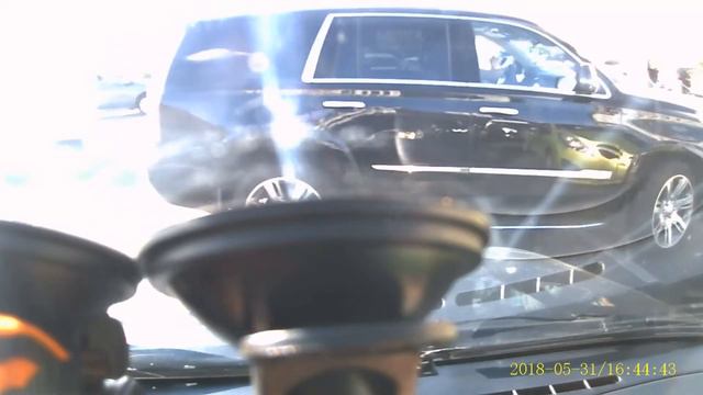 Она говорит, что едет в своем ряду. Серьезно??? смотреть онлайн