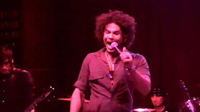Chris Perez Projects Performs Enanitos Verdes Cover for Austin Vida's "Rock en Español" Show смотреть онлайн