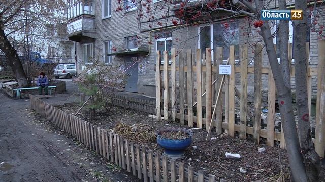 В центре Кургана обрушилась часть фасада многоквартирного дома смотреть онлайн