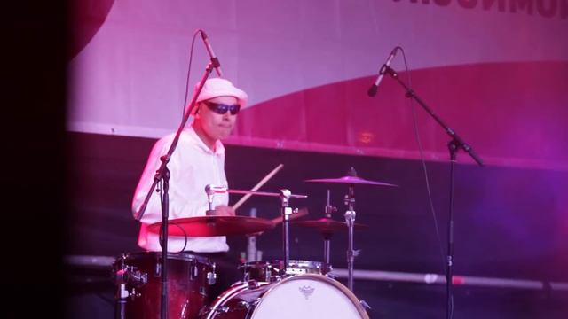 Марина Табри ПЛЕЛА ДЕВКА КОСУ live смотреть онлайн