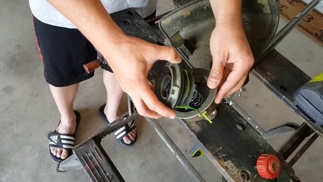 How to change the trimmer line on a 40 volt Ryobi edger / weed eater / weed wacker смотреть онлайн