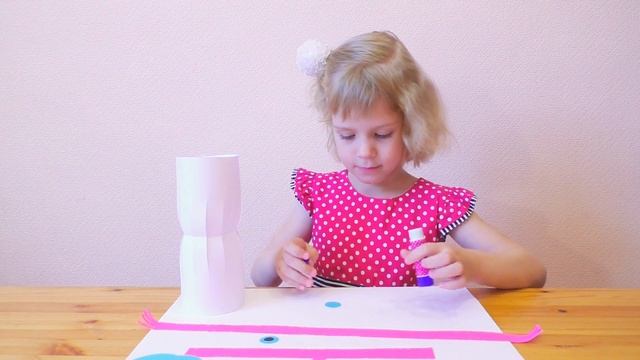 Как сделать снеговика из бумаги. Зимние новогодние поделки в садике. смотреть онлайн