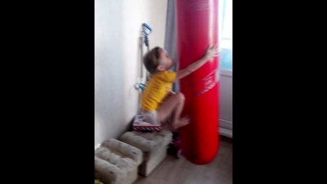 Спорт и мода - девиз любого года! смотреть онлайн