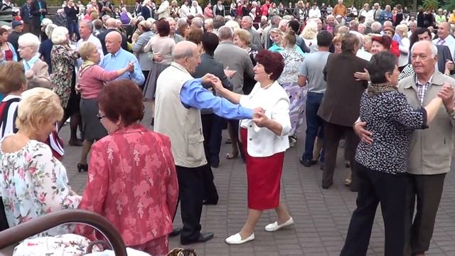 Танцы в парке!!! Dance like it! смотреть онлайн