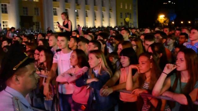 Artik&Asti в Ульяновске. Припевчик "Облаков". смотреть онлайн