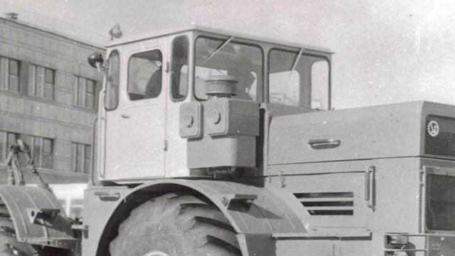 В чем главное отличие трактора К-700 и К-701? смотреть онлайн