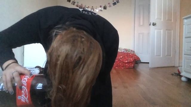 COCA COLA HAIR RINSE/ ПОМЫЛА ВОЛОСЫ КОЛОЙ смотреть онлайн