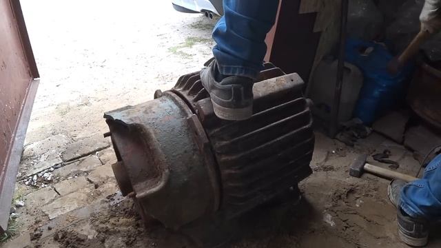 Разбираю ЭЛЕКТРОДВИГАТЕЛЬ на 320кг. Сколько в нём меди? смотреть онлайн