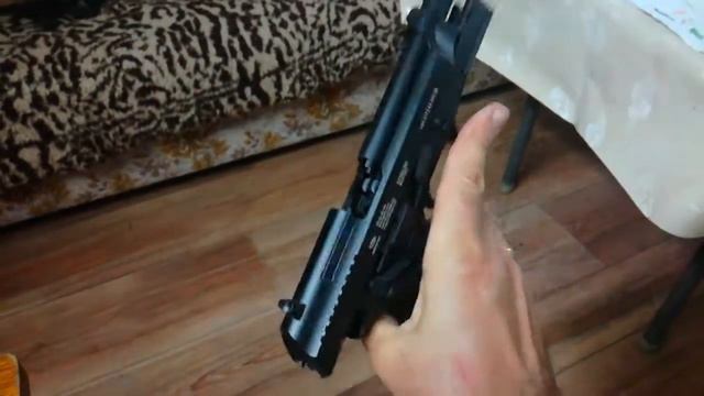 Пневматический газобалонный пистолет Beretta 92F смотреть онлайн